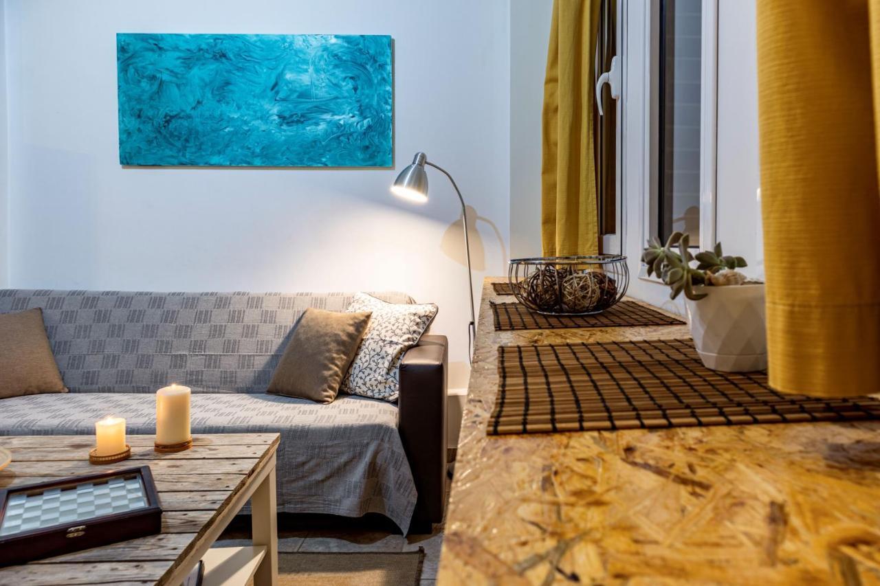 Downtown Charming Studio Kalamata Bagian luar foto